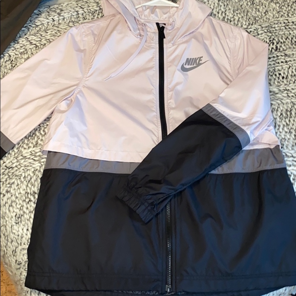 Oversized women’s Nike full zip wind breaker